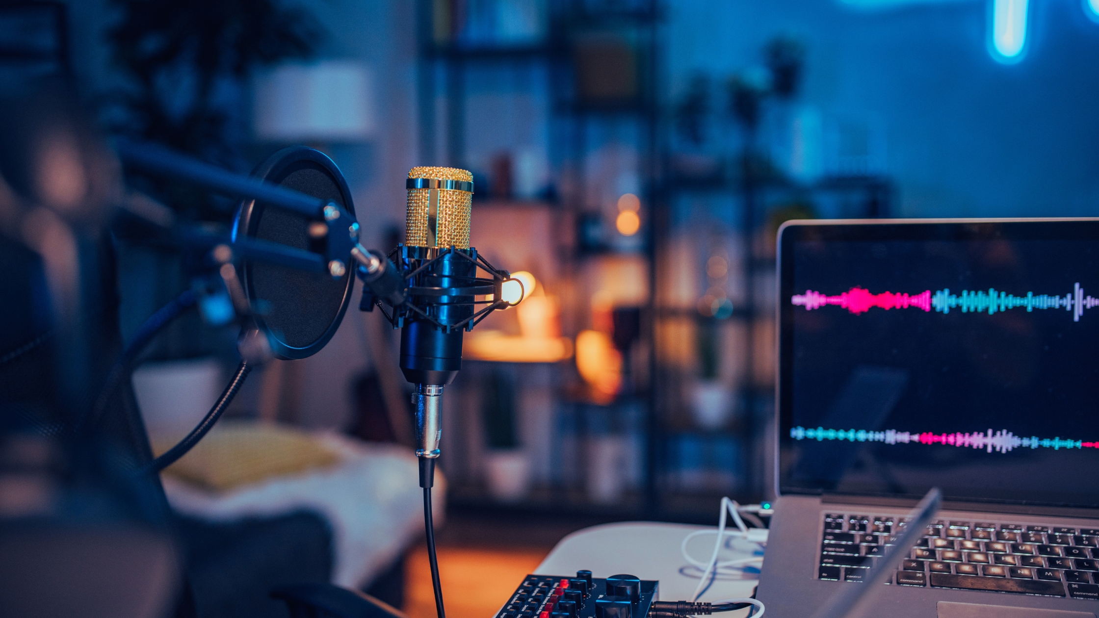 30 Resources for Starting a Podcast Like a Pro