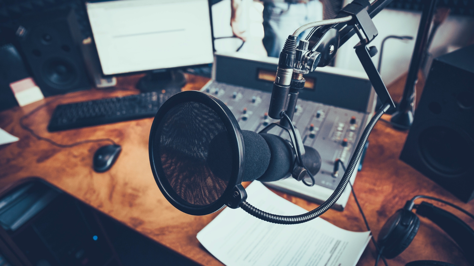 Buzzsprout Alternatives in 2026: 7 Podcast Hosts Compared