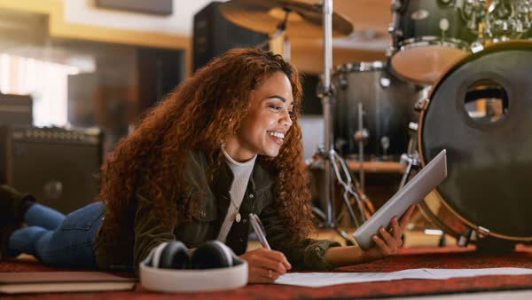 How to Write the Best Podcast Scripts