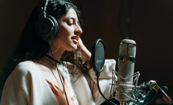 How Creatives Can Stand Out on Podcast Hosting Platforms in 2025