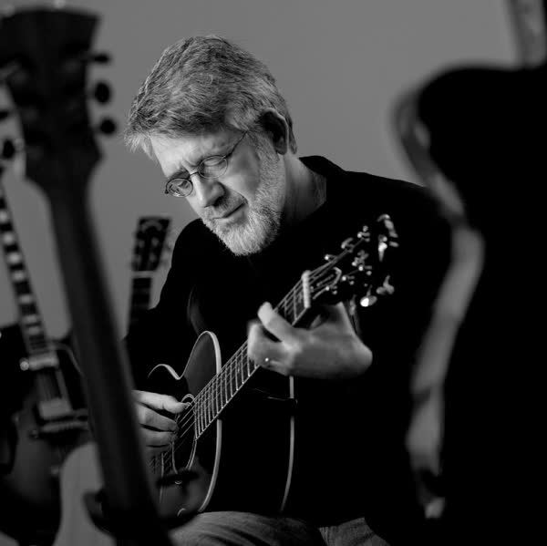 Interview with Don Latarski — A Renowned Fingerstyle Guitarist and an Expert Author