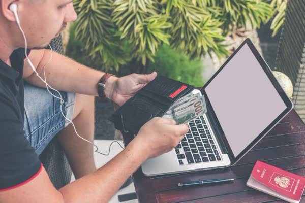 Key Money Management Tips For Indie Artists'