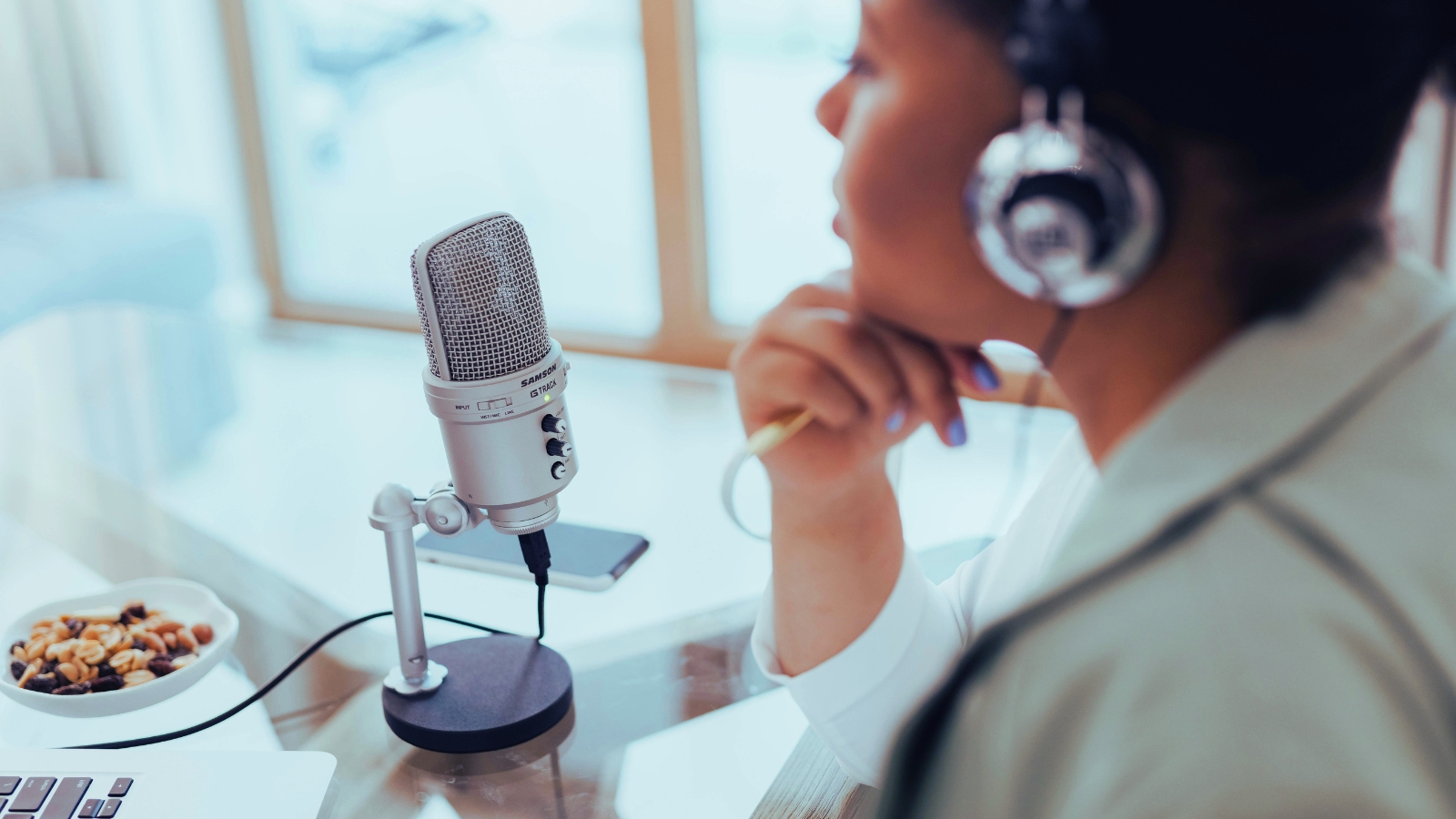 Transistor.fm Alternatives: When Indie Podcasters Outgrow It
