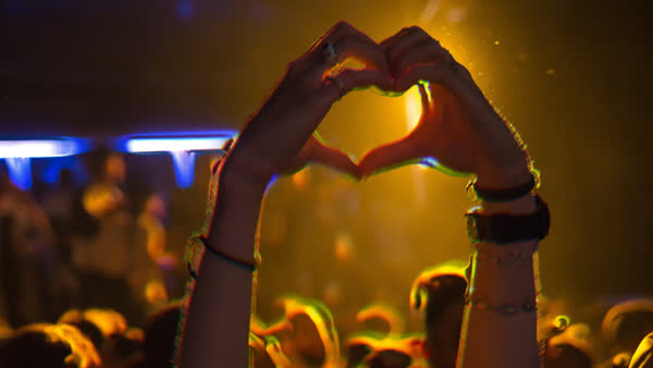 Why We Love Independent Artists (And You Should, Too!)